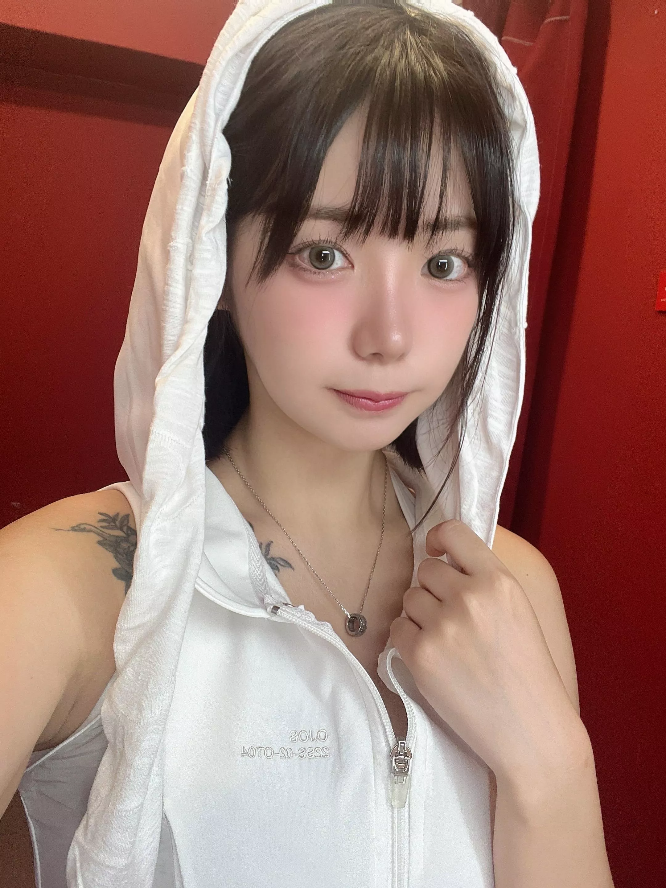 Be gentle and make me laugh :3 