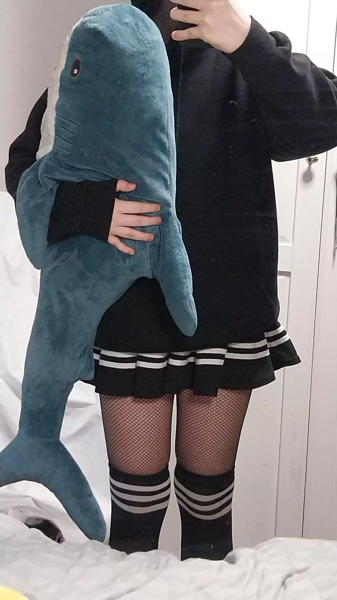 Every femboy needs his big sharky>:3