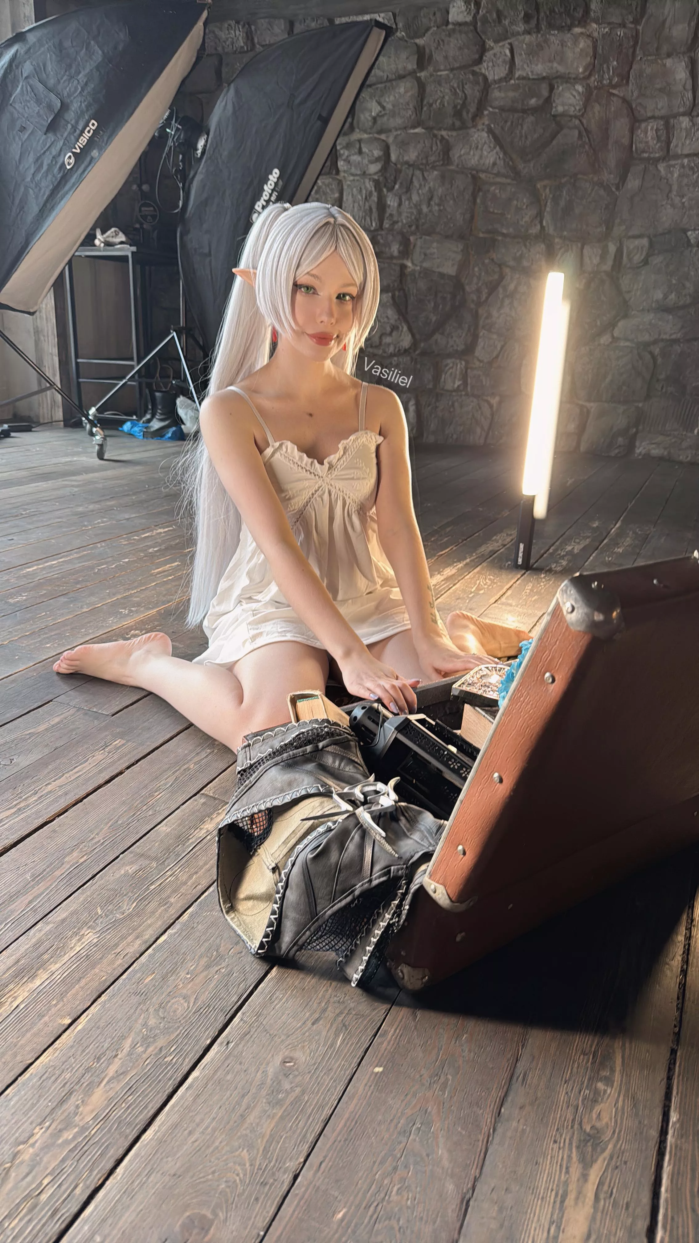 Frieren found... A rare Shadowheart costume! Cosplay by Vasiliel