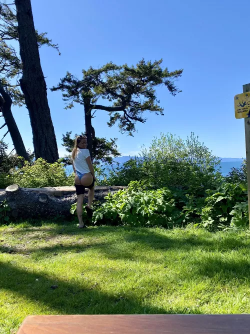 Rosie (@tropicalrosiee)