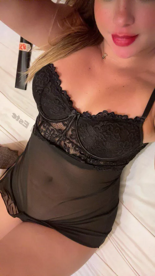 This cheating wife from the 90s just wants to fuck all night