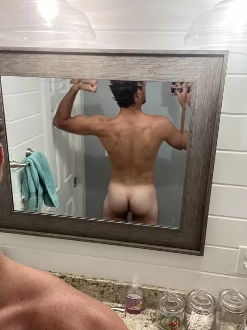 Who likes the tan line? 😈