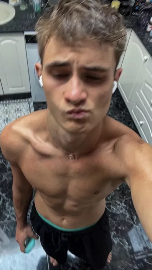 19 sub boi home alone looking for fit dom top sc: z_harrin
