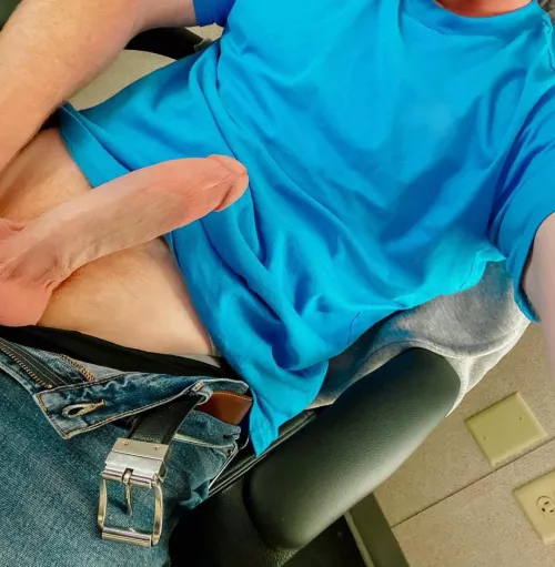 [24] Come take a seat😋