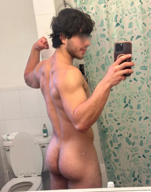 Any cute boys want to worship me?