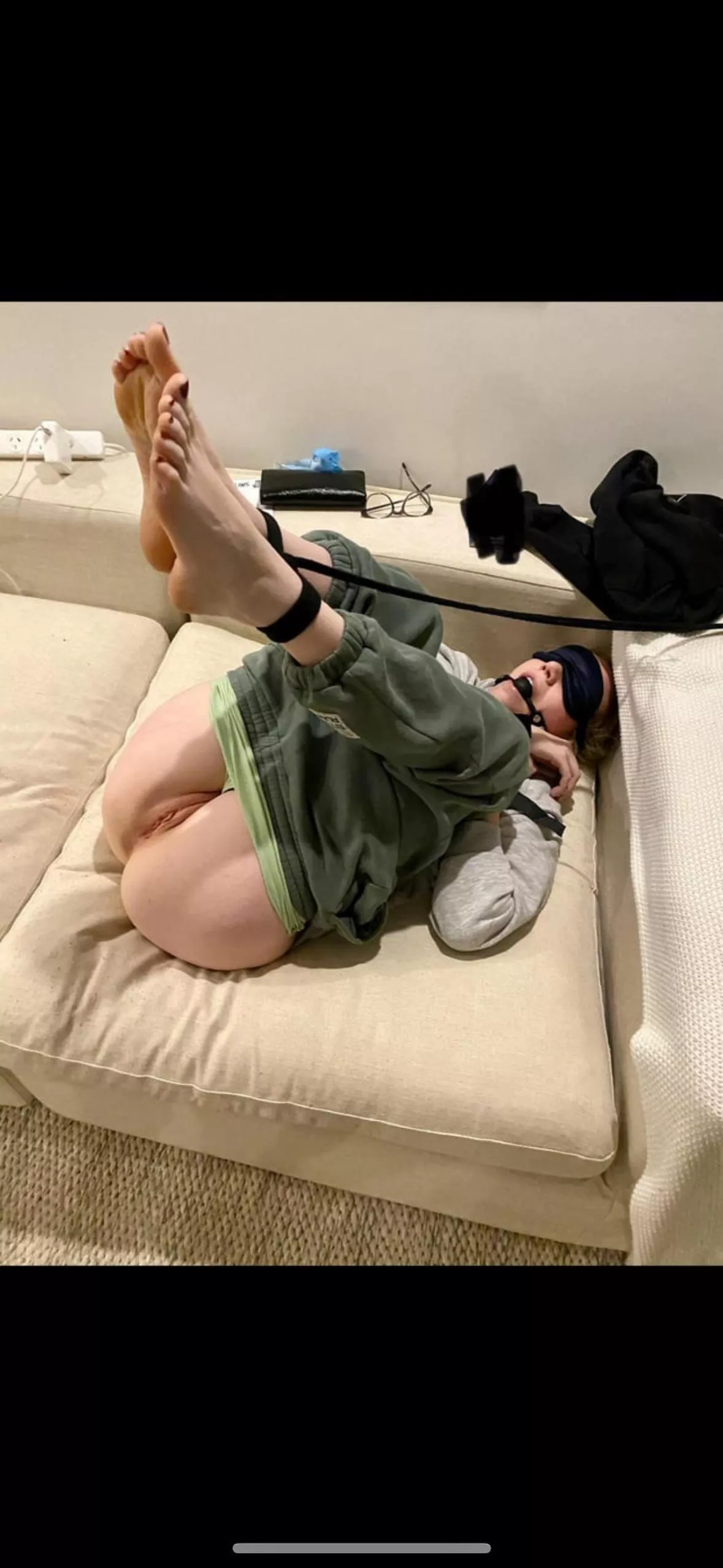 Before we get started you should know that I have a very sensitive pussy [31F]