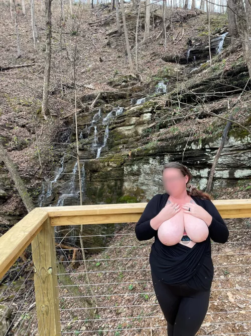 Do you like big titties?? 