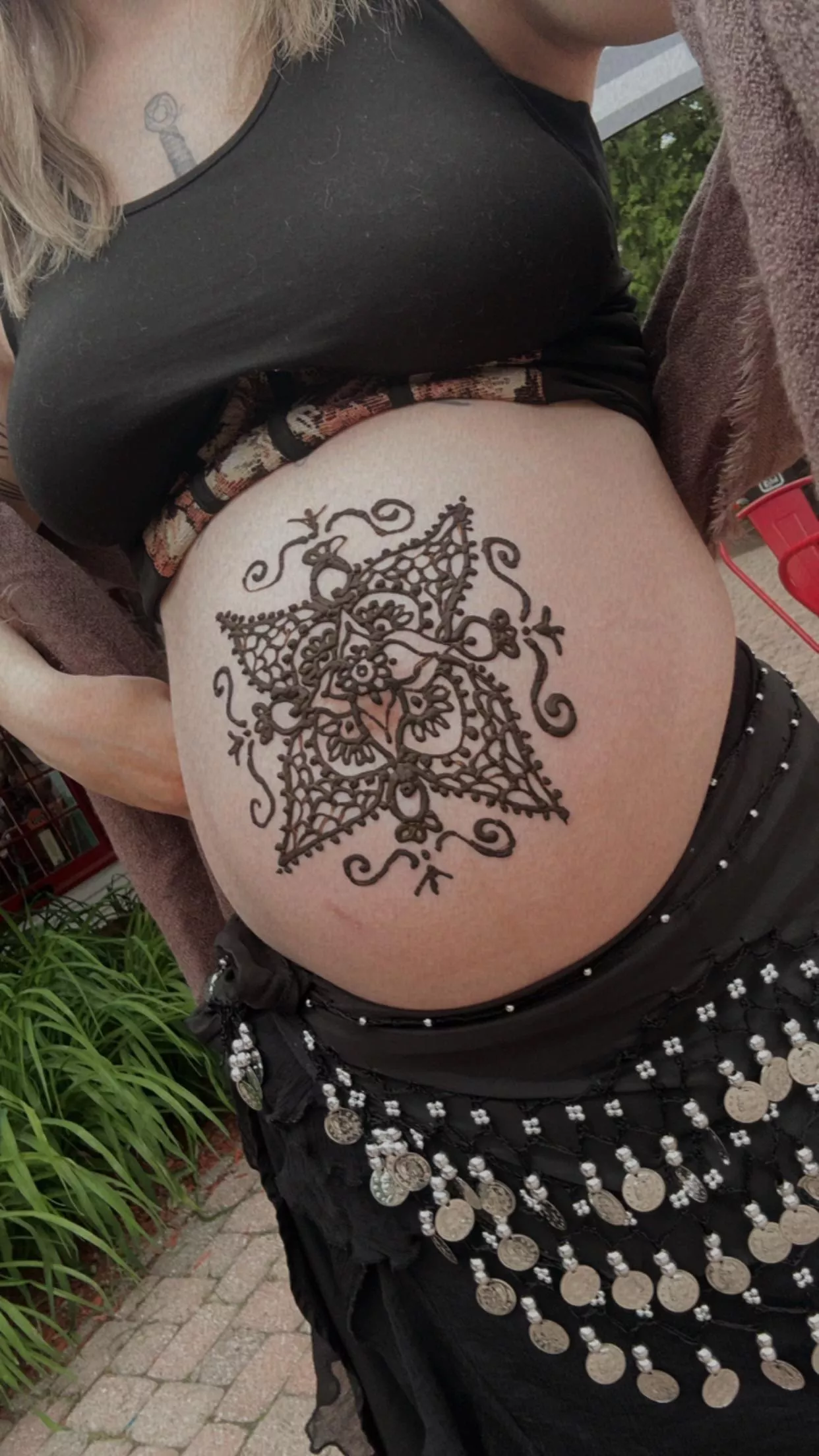 Henna belly