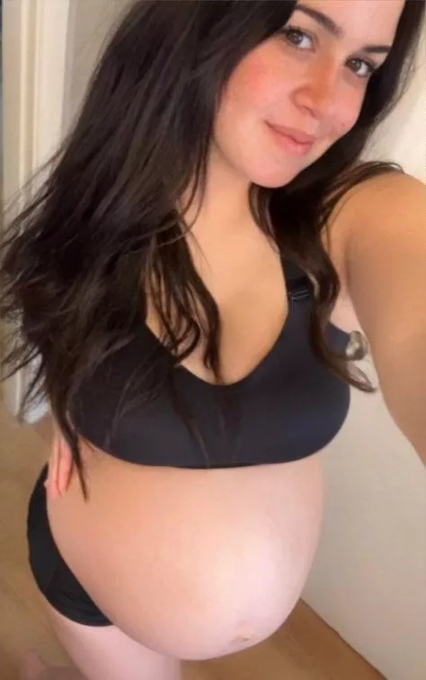 Here for your preggo kink 😘