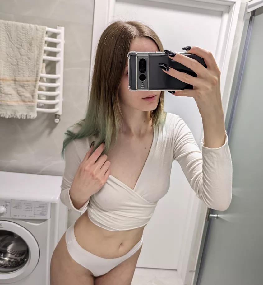 It's so uncomfortable to wash your back alone F19