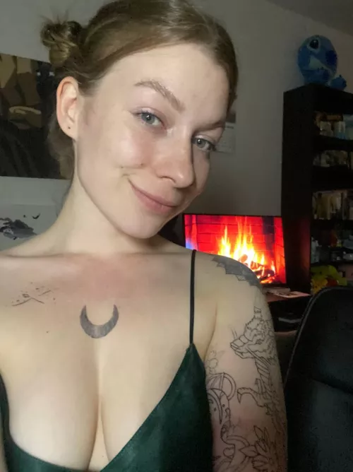Natural, saggy tits you can suck on