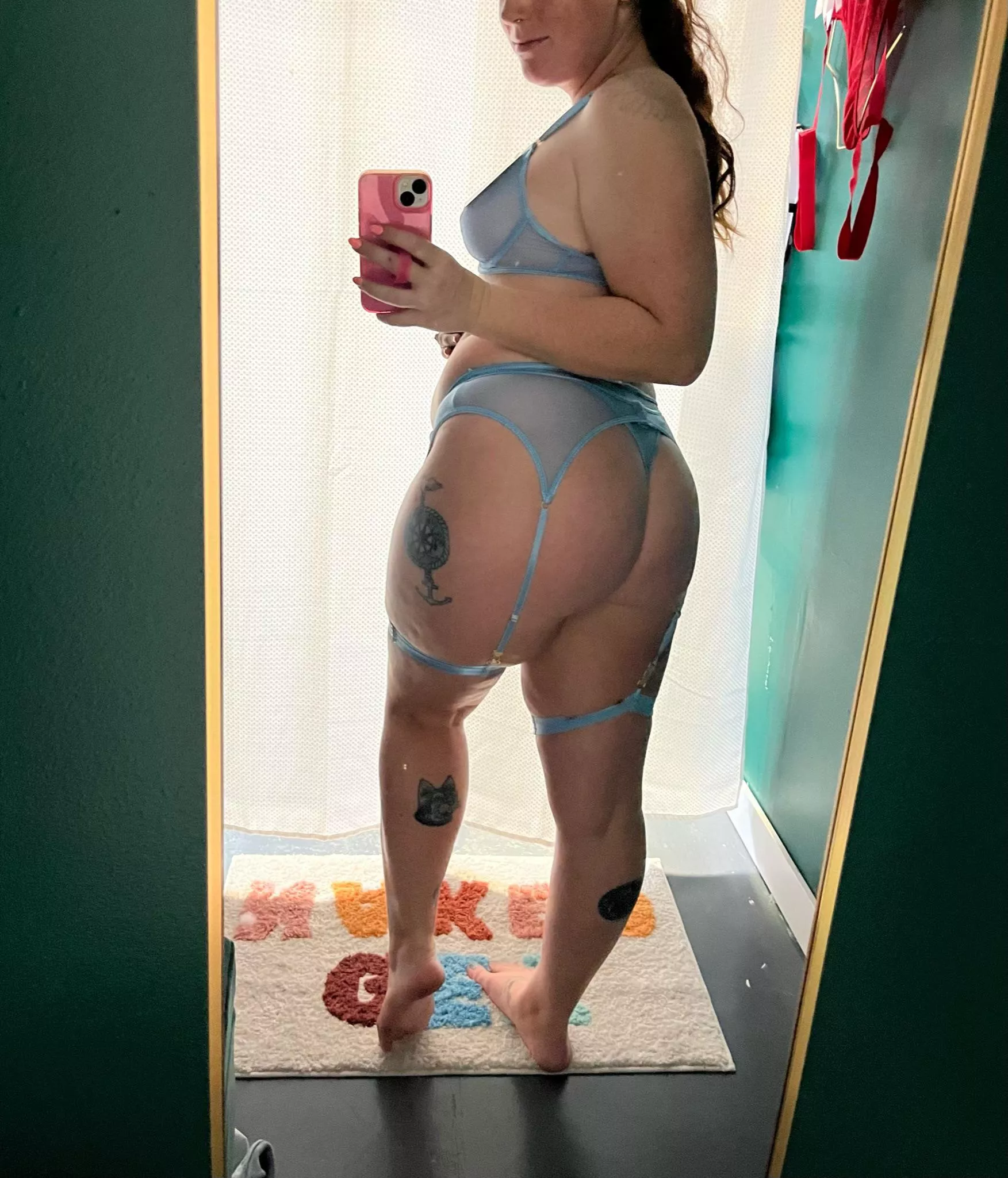 Naughty MILF ready to serve