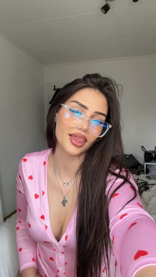 Should I taste you under the desk boss?