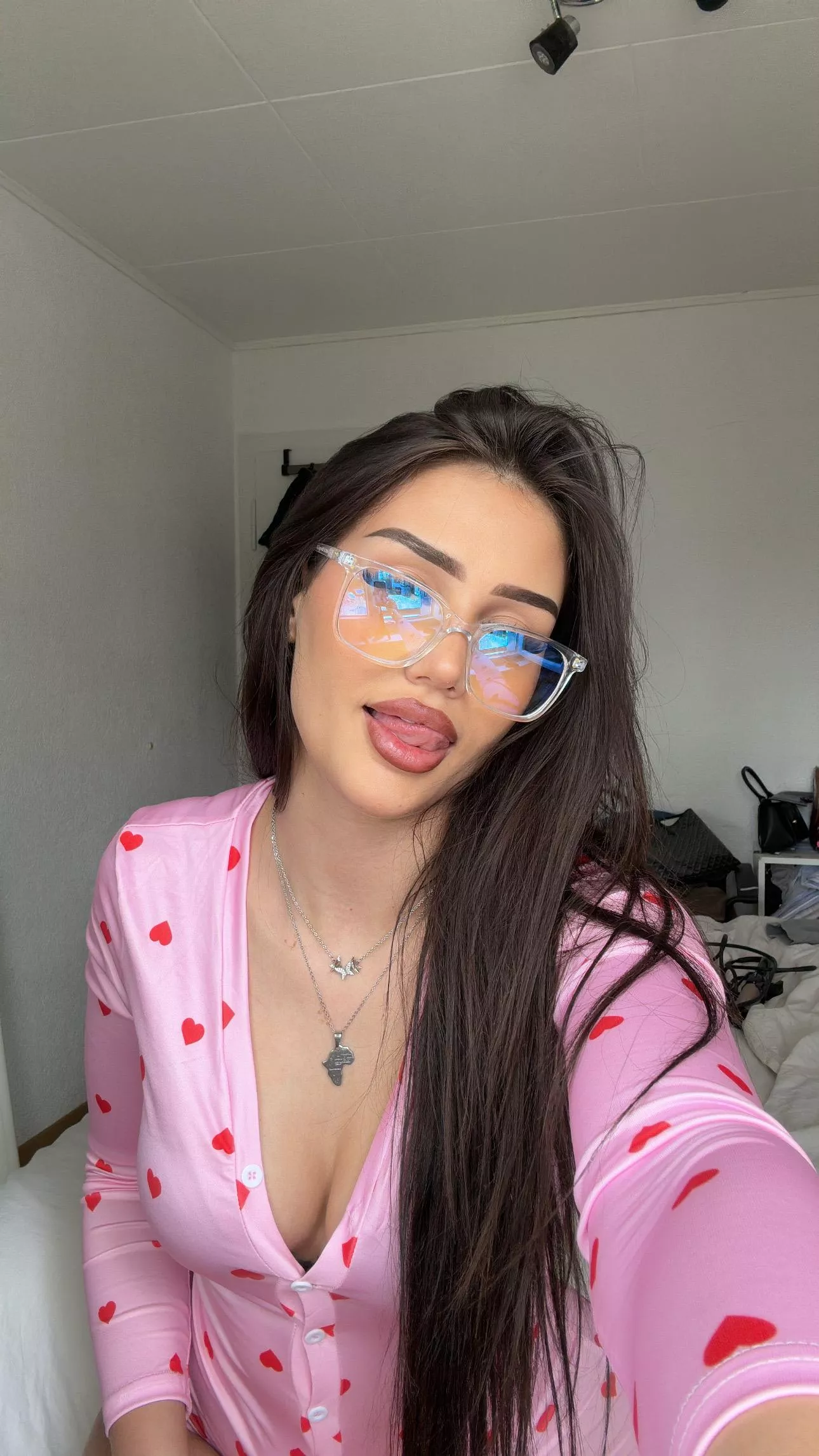 Should I taste you under the desk boss?