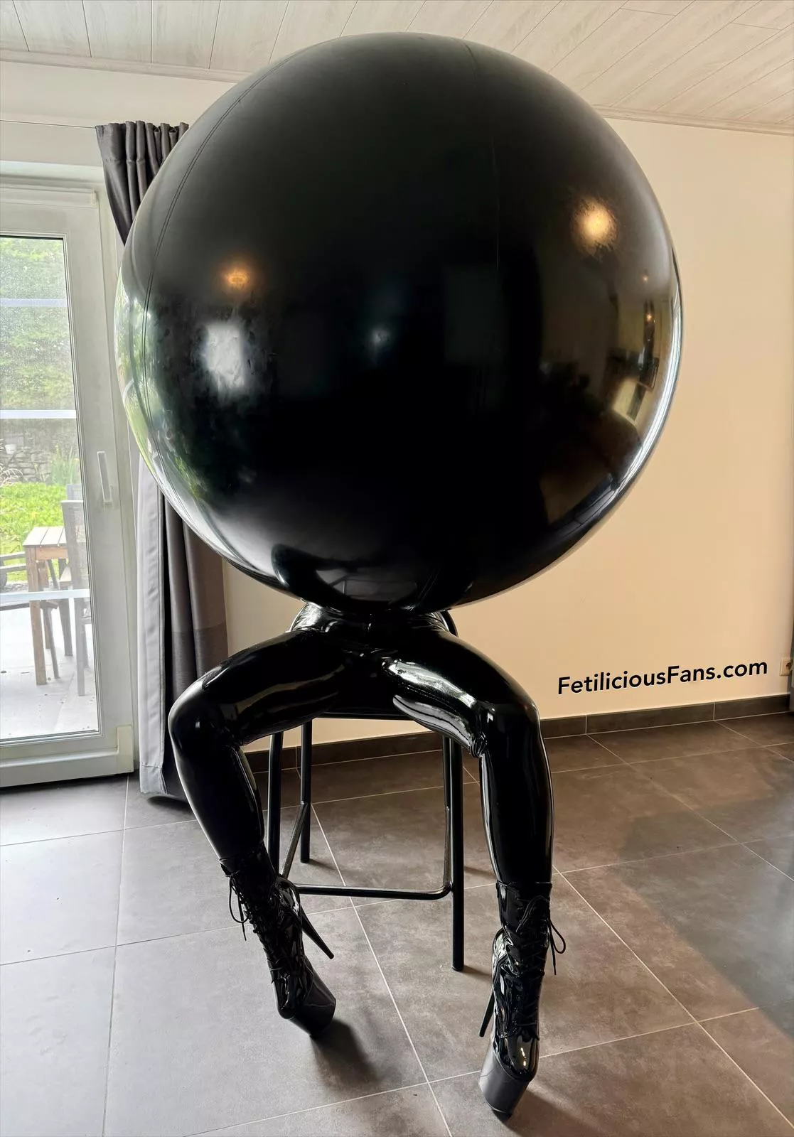 Thanks to Mr. HarveyP for letting me try your giant ball hood for the first time! ⚫️ I loved it! 😍