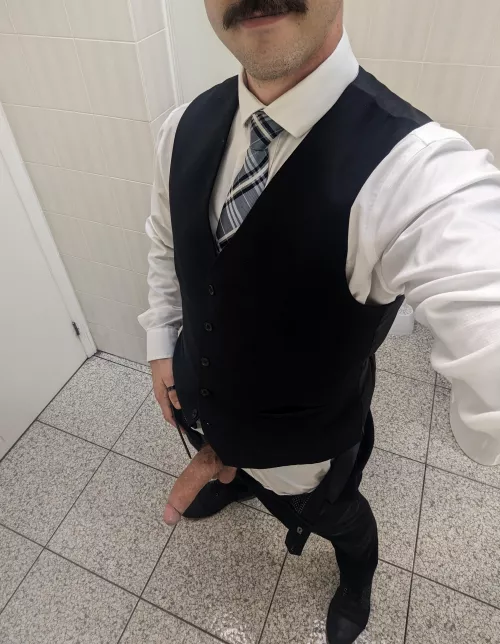 (26) Long days at work are the worst eh?