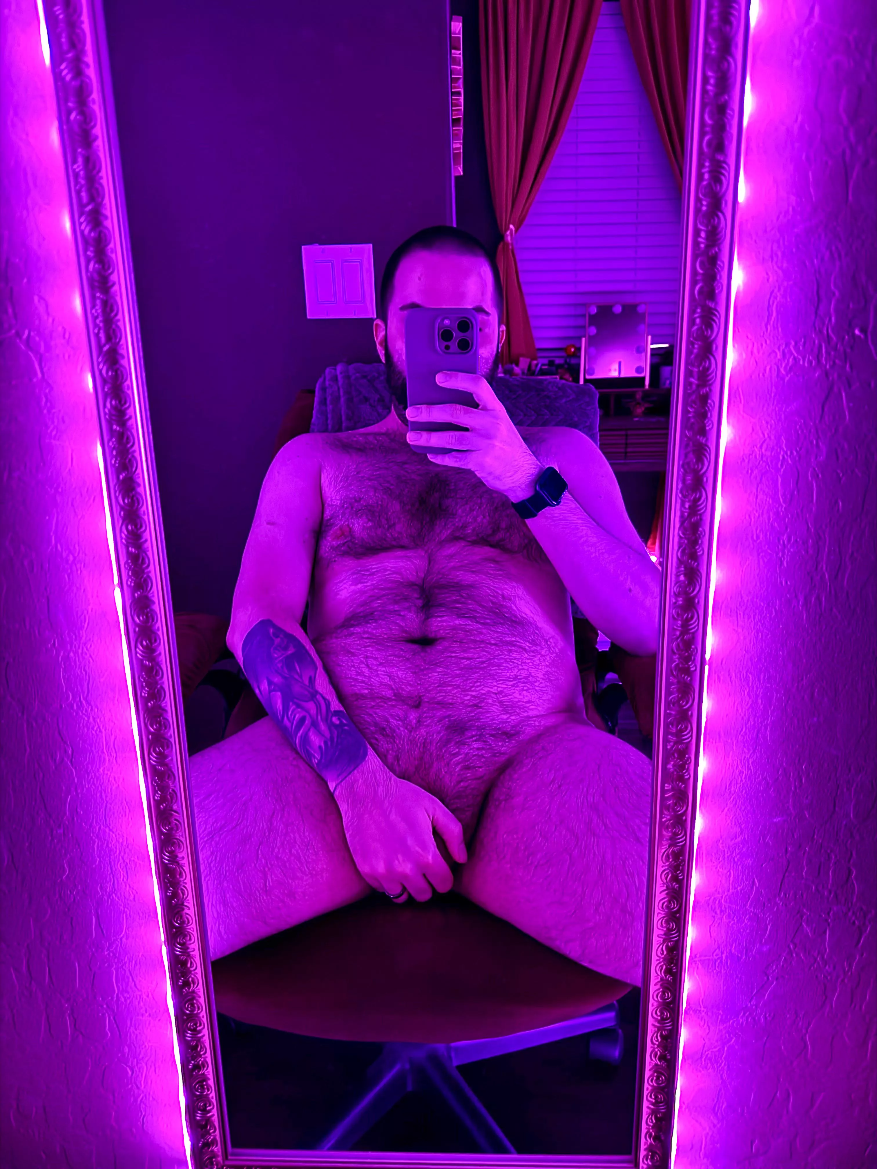 Any love for hairy guys? 👀