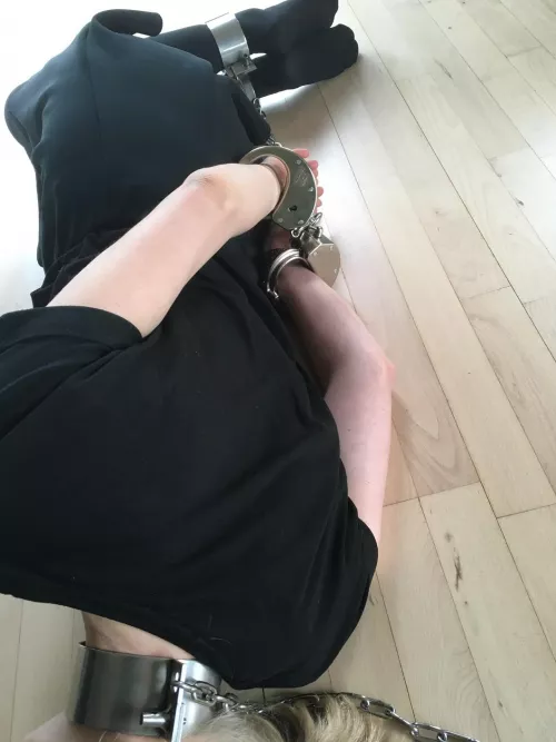 Hogtied in steel - one of my favorite positions, at least until the 30-minute-mark...