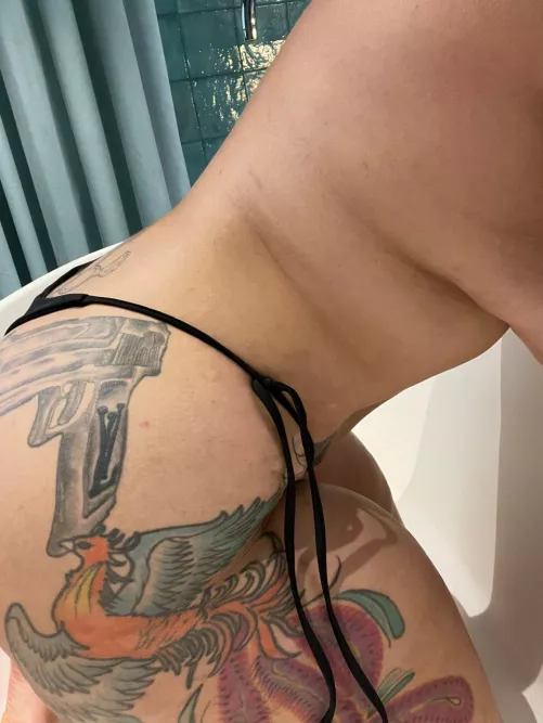 Horny bombshell alert: I'm craving some naughty fun tonight—join me?
