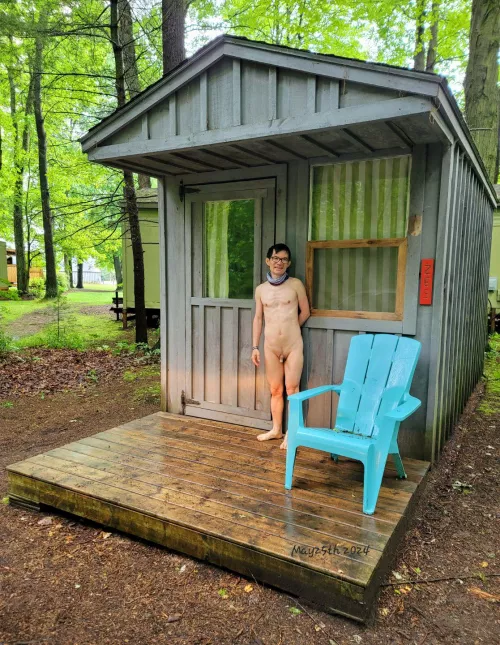 I stayed here a few days without any clothes and I love it 