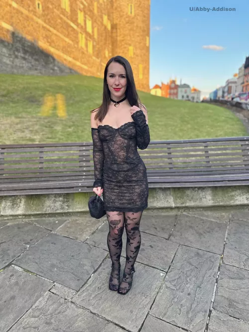 I think I found the perfect tights to go with my dress. 