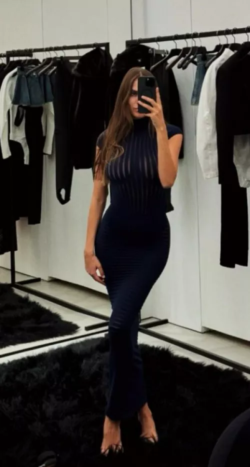 I'd love to see more of Viki in this dress