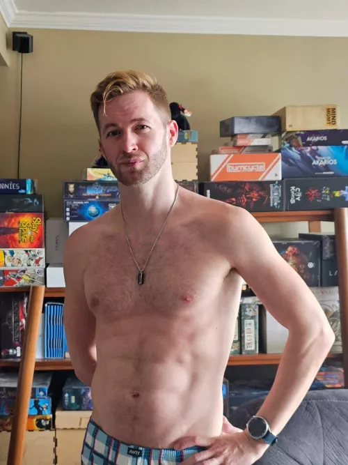 If I am going to take a thirst trap, at least I try to make it one my fellow gaymers can appreciate. 😜