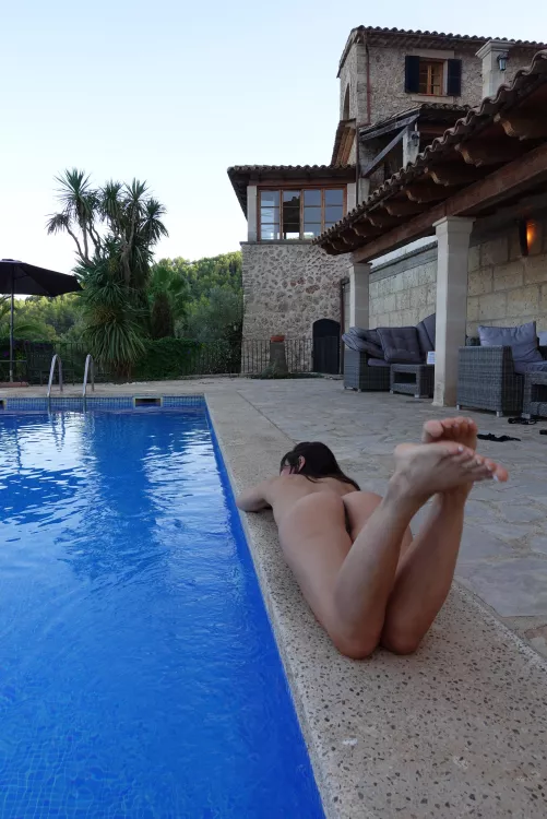 Just chillin’ by the pool 