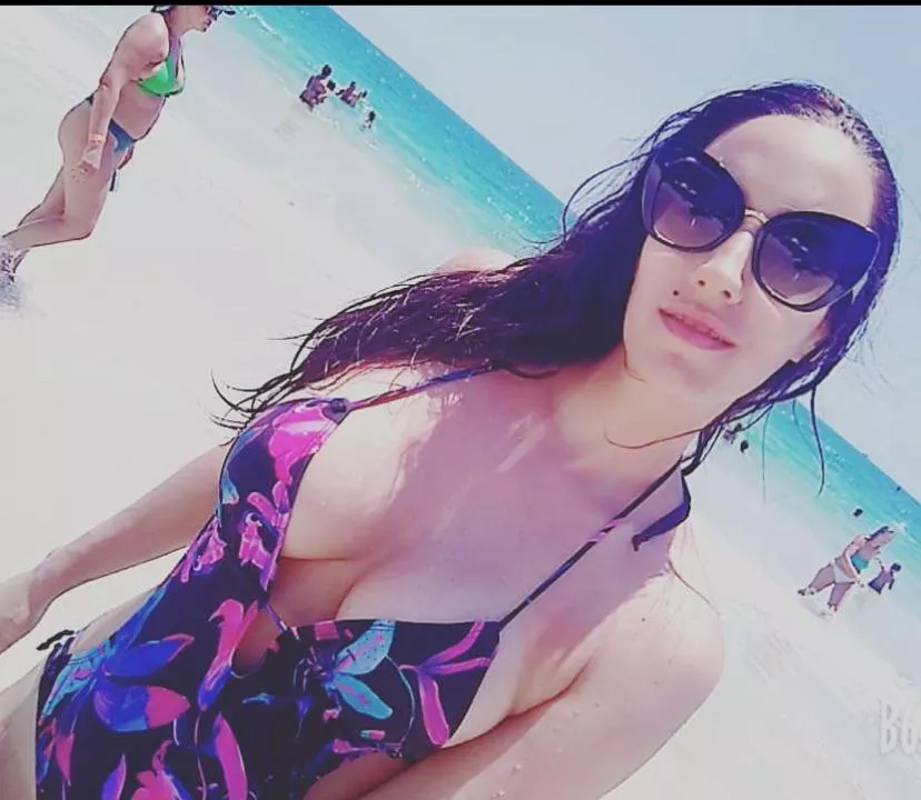 Let's go to the beach to heal your soul 🎼