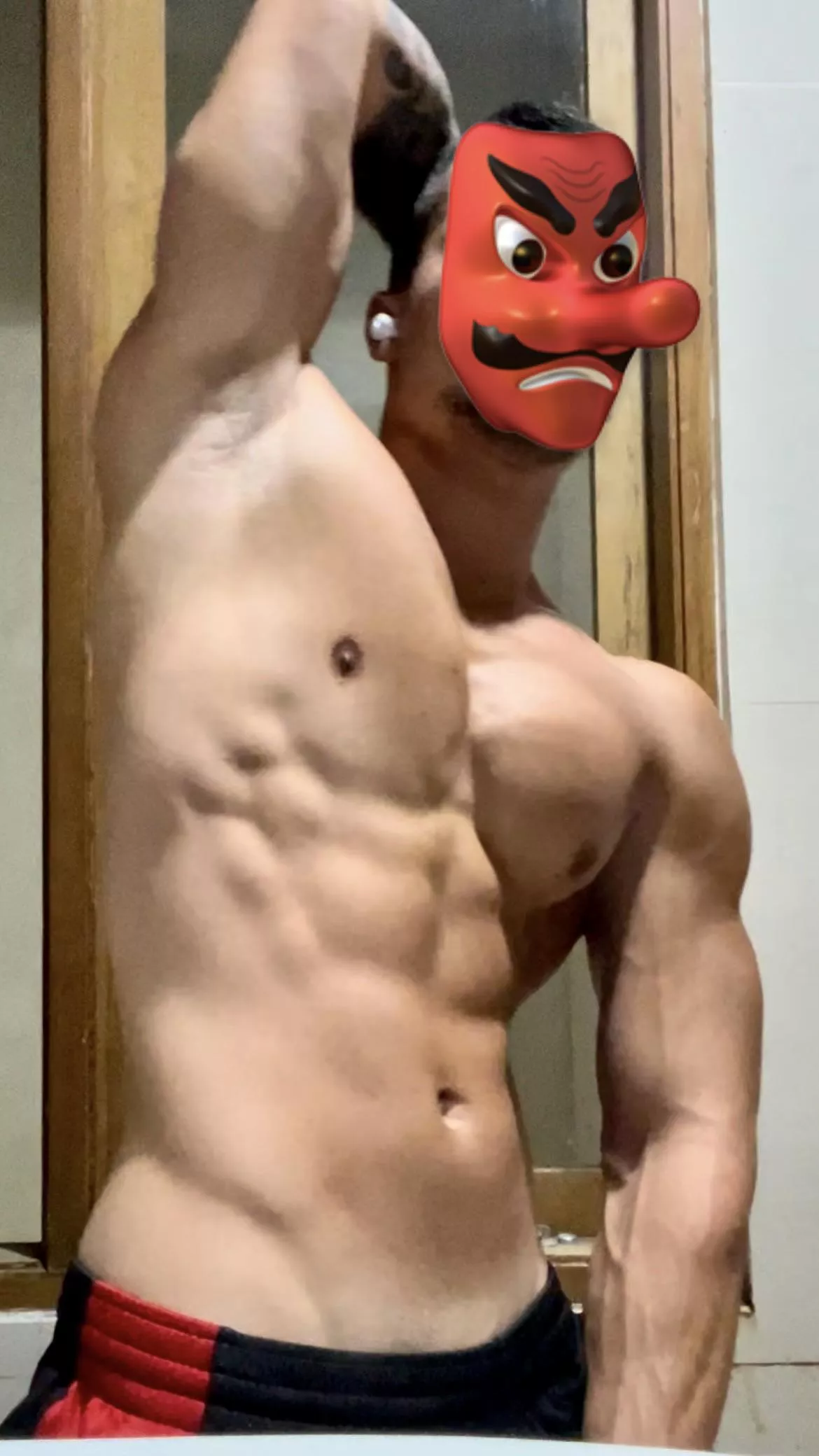 Midsection check 💪🏽 6’3 217lbs and feeling awesome 😈😍