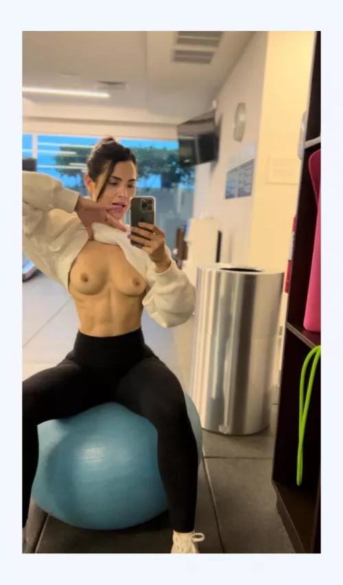 My guilty pleqsure is flashing at the gym (F)