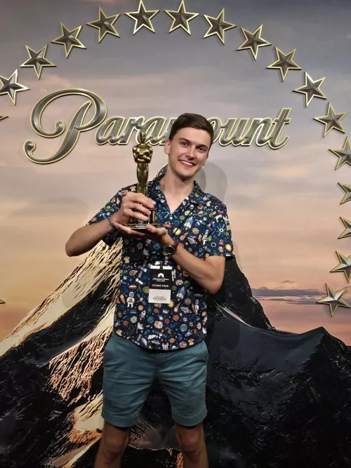 Posting here was fun yesterday. Let me do another one. 23 year old. Hit me up if you'd like to chat ☺️