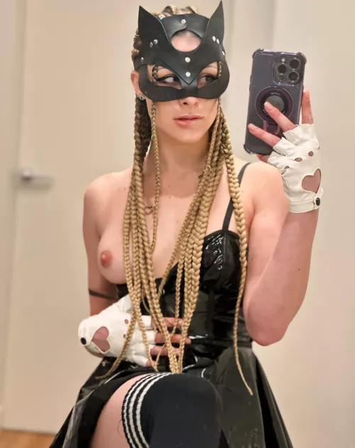 The owner said he wanted to get a cat, but I'm the best cat who's willing to follow any orders