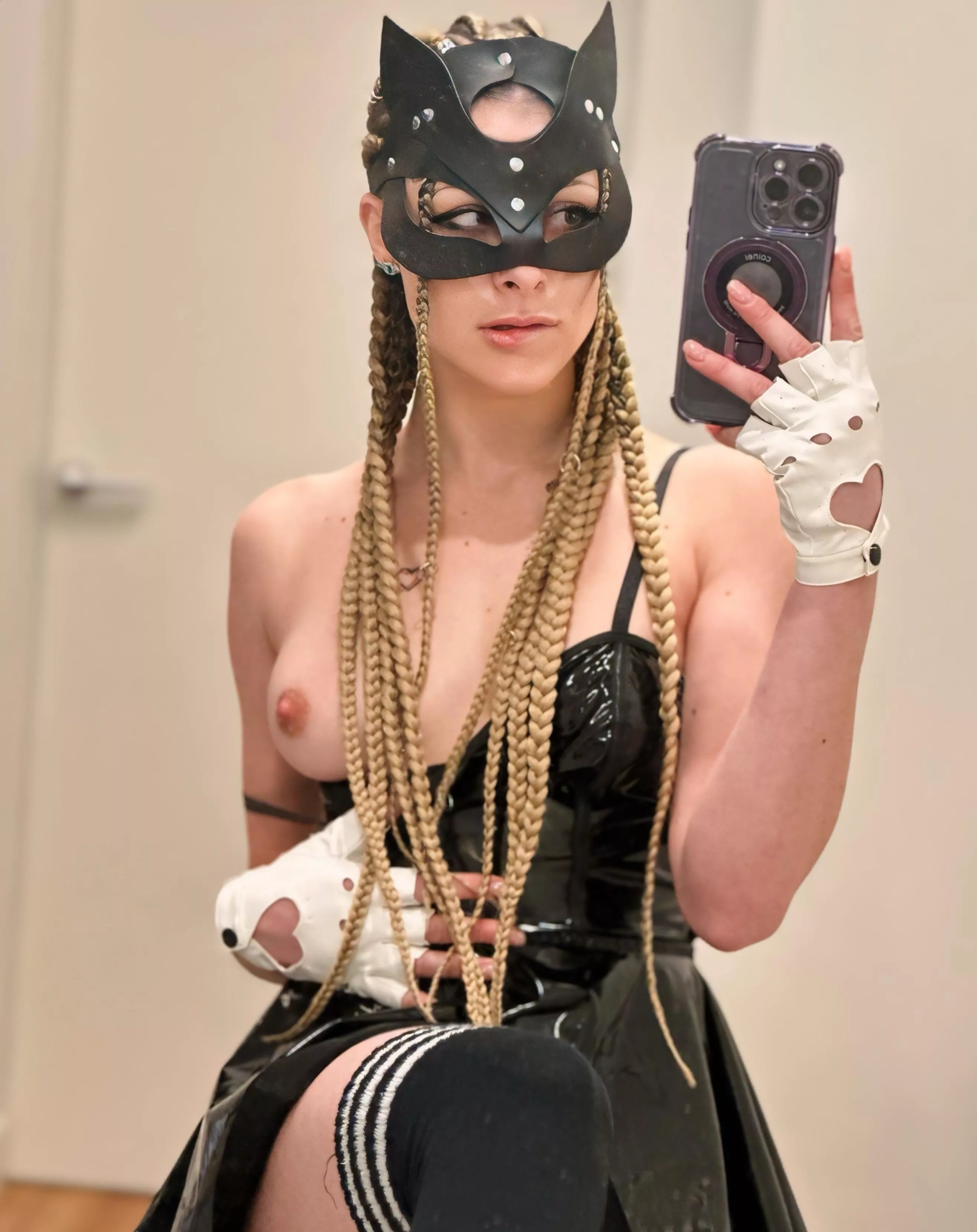 The owner said he wanted to get a cat, but I'm the best cat who's willing to follow any orders