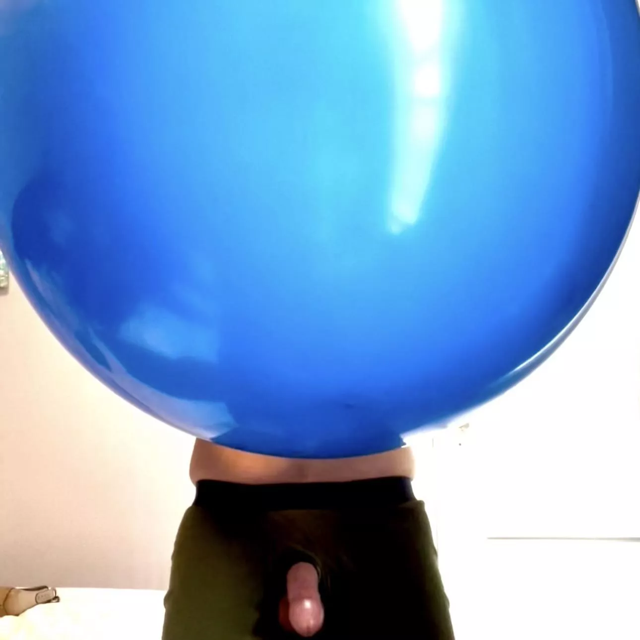 Big Balloon = Big Boner 😏…