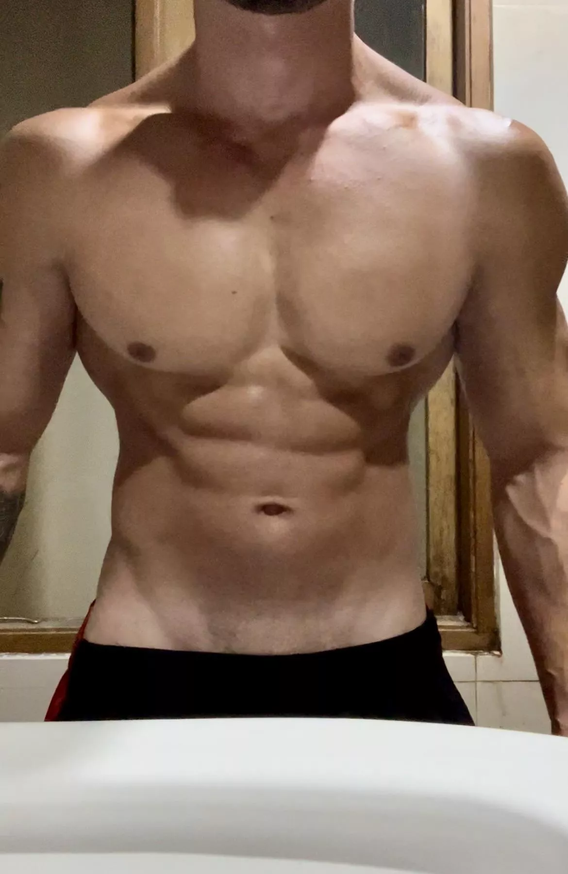 Check out my dick roots 💪🏽 6’3 217lbs 😈😈