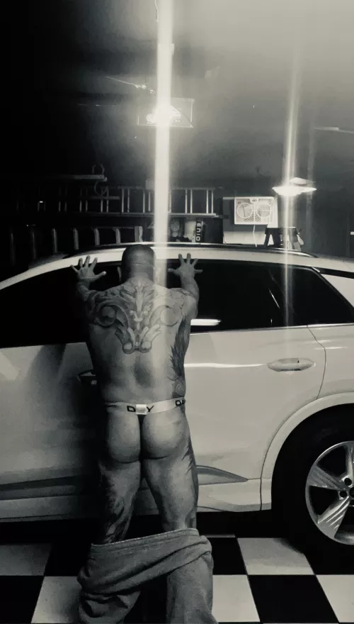 Drop pants glutes check