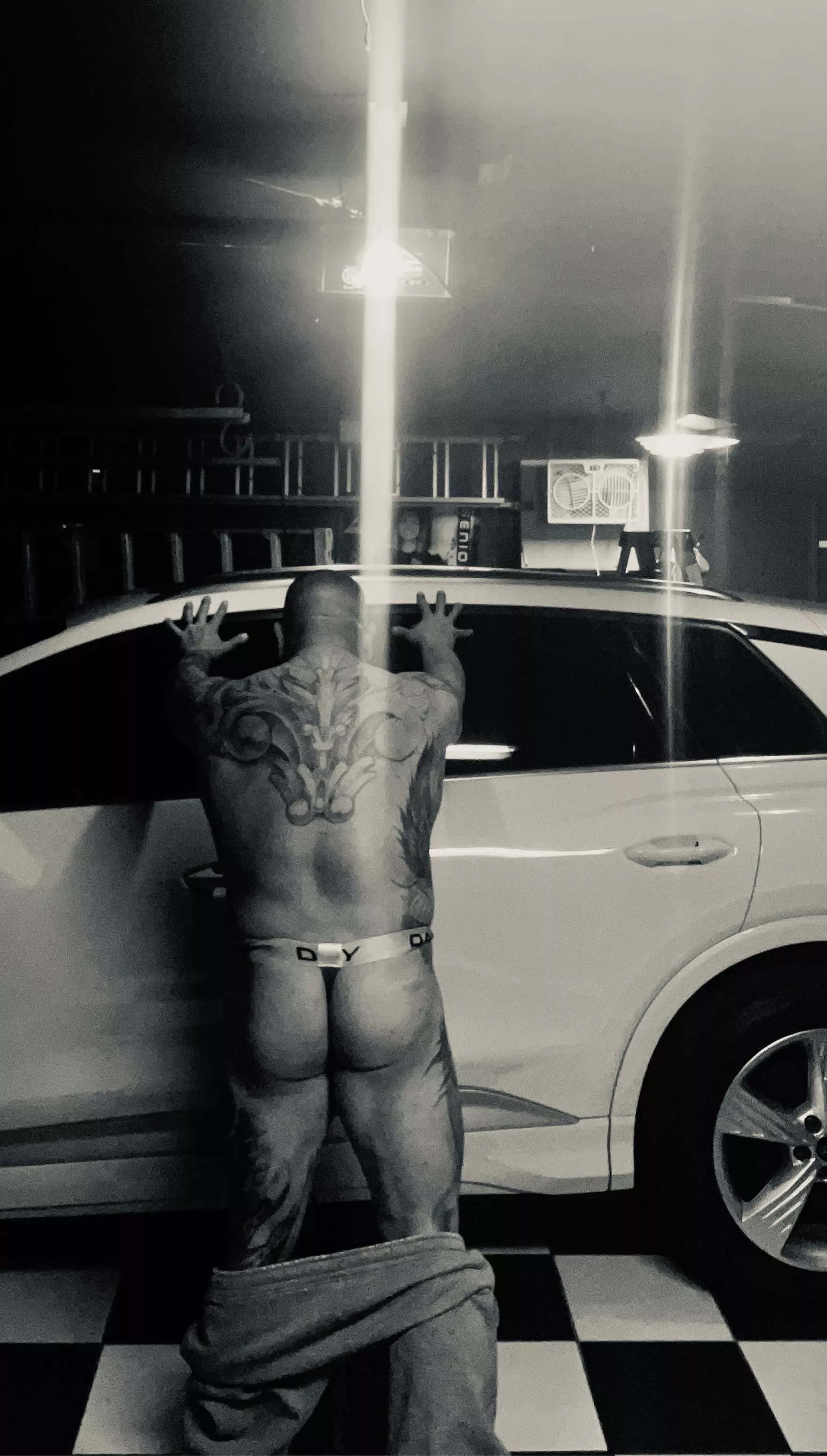 Drop pants glutes check