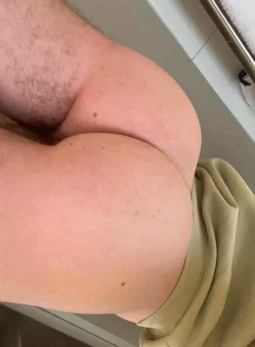 How’s my ass? 🙈