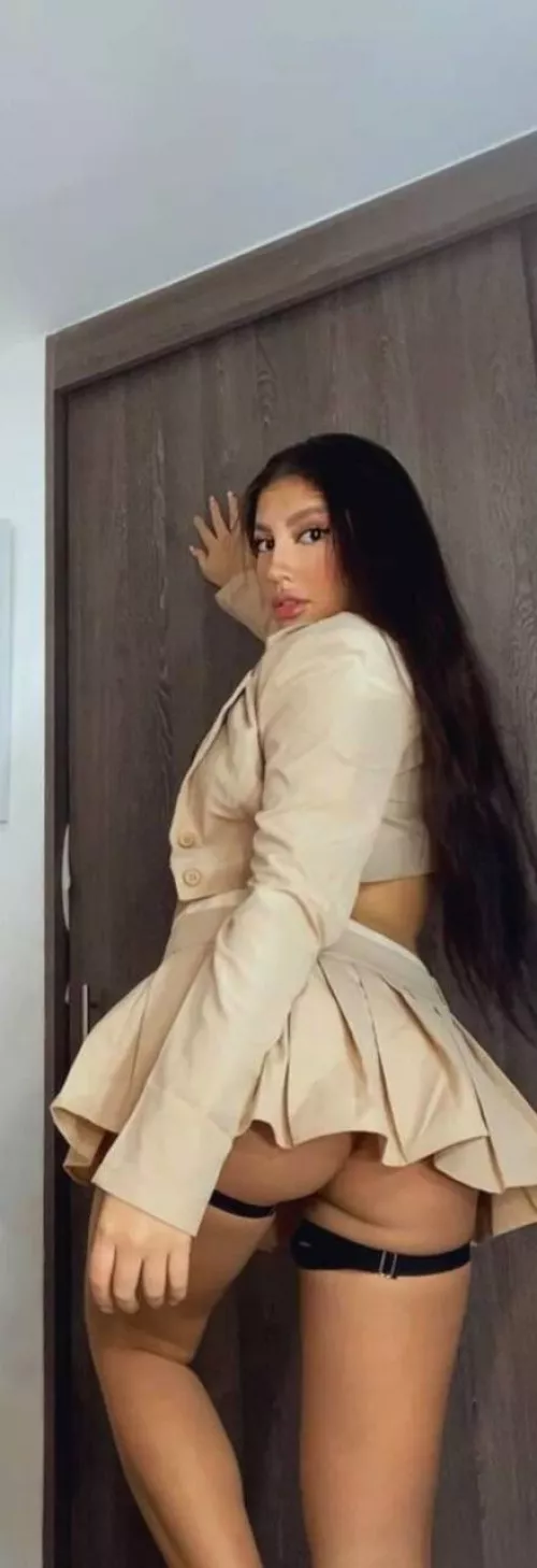 I dont need to take my clothes off to catch your attention ;)
