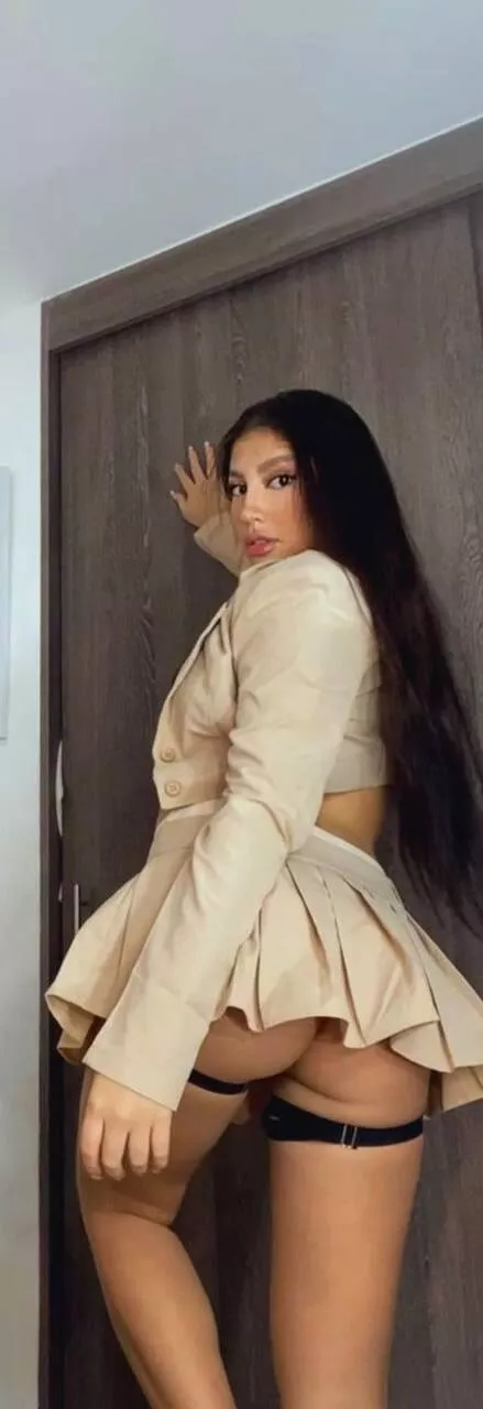 I dont need to take my clothes off to catch your attention ;)
