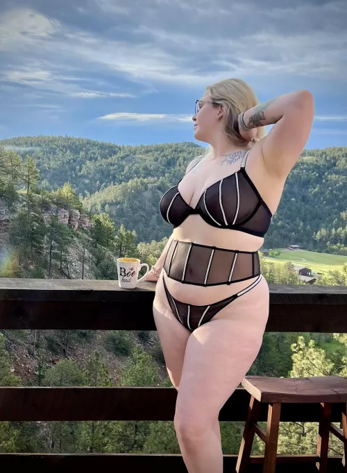 I'm so glad today is my Friday!! TBT to my mountain mornings with coffee and an amazing view!! This was the best camp spot I ever stayed at!