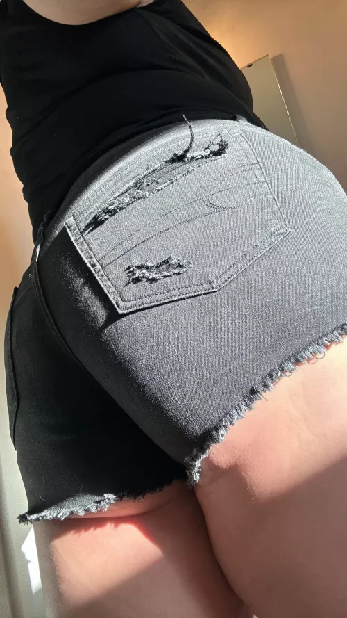 Love that is finally warm enough for my short shorts