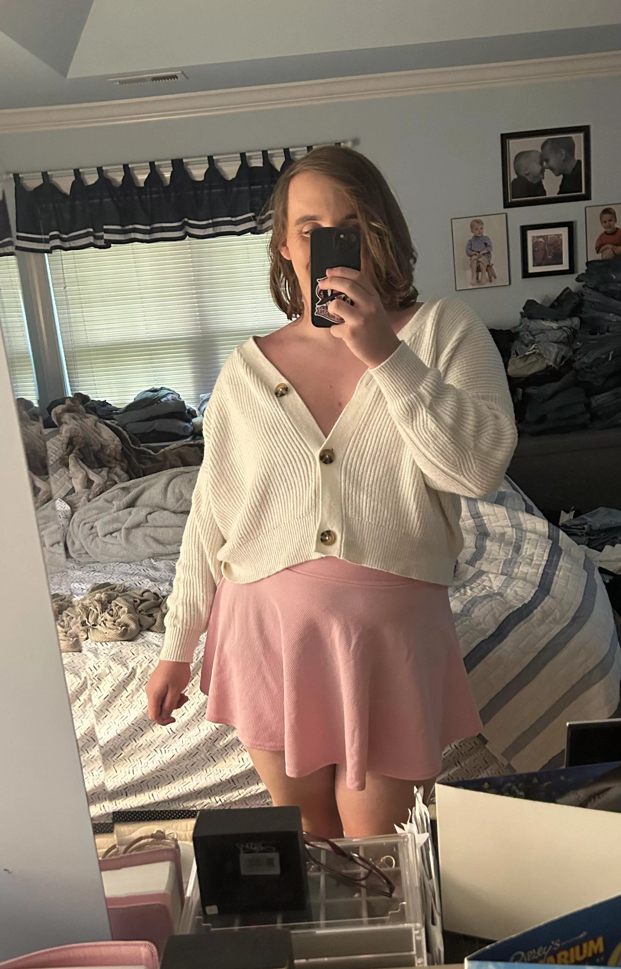 OMG is that a partially exposed shoulder?!?!? :0