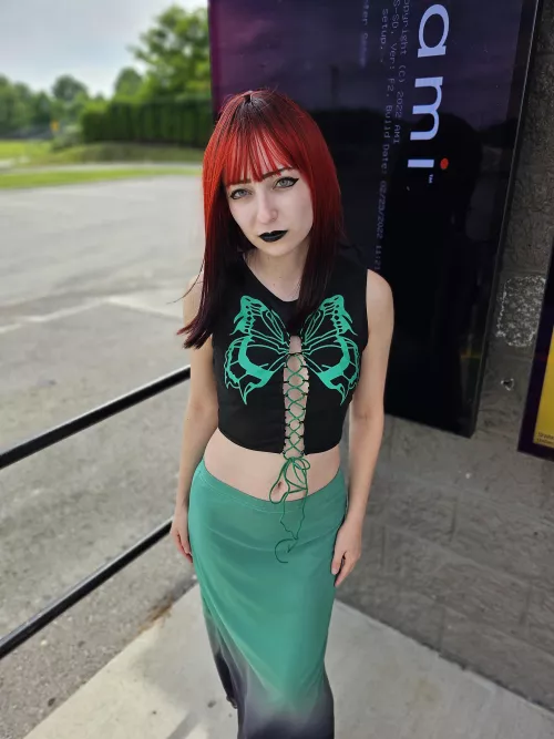 [Sext] with me in the car 🚗 I hope no one sees me 😉 I love [gfe], cock [rate]s, custom [vid]s and I'm very [fet]ish friendly switch [dom] [sub] 👣 (pricing below)