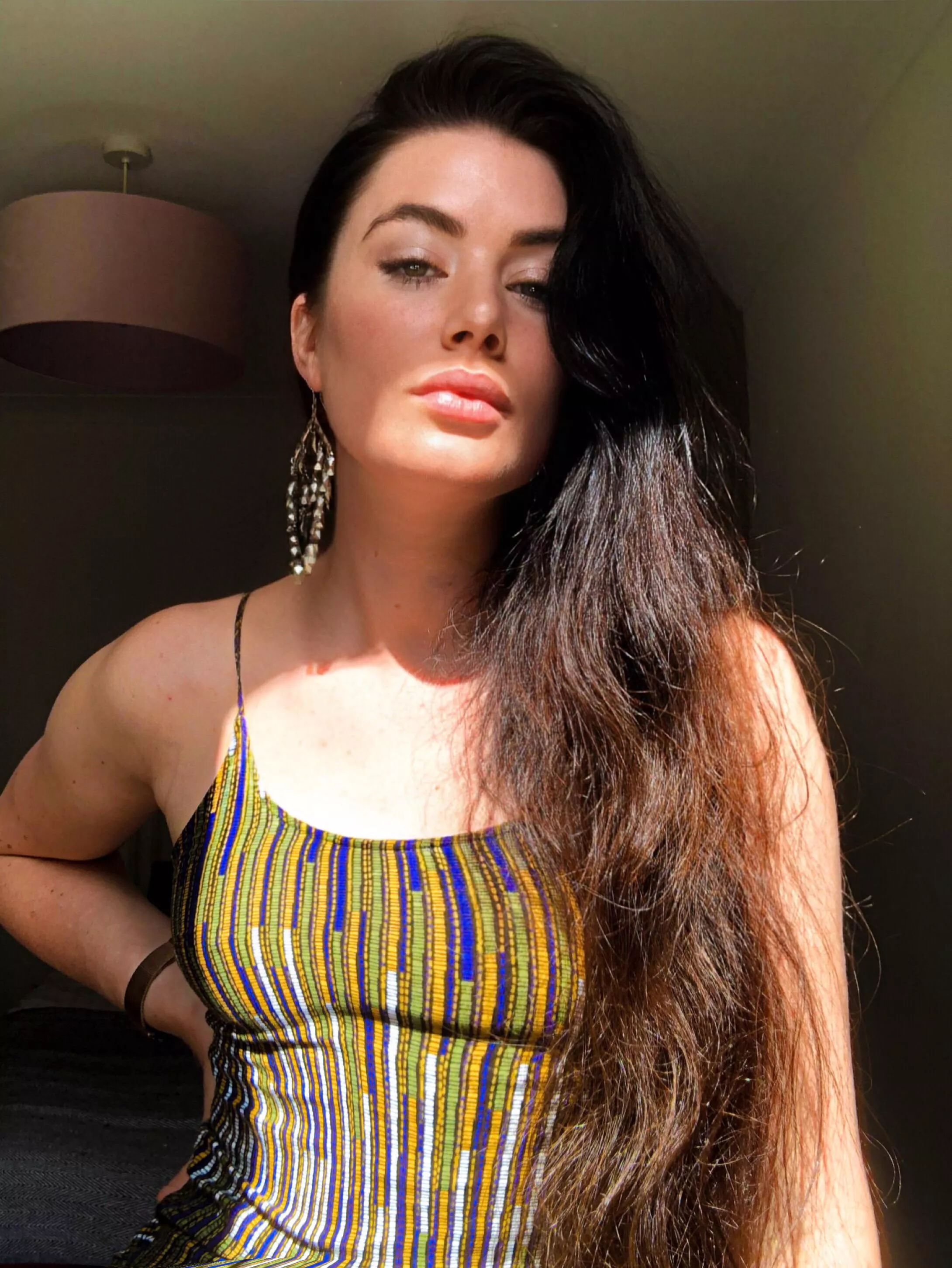 You can only see half of my beautiful hair in this photo but it still makes you weak at the knees 😏 Doesn’t it!?