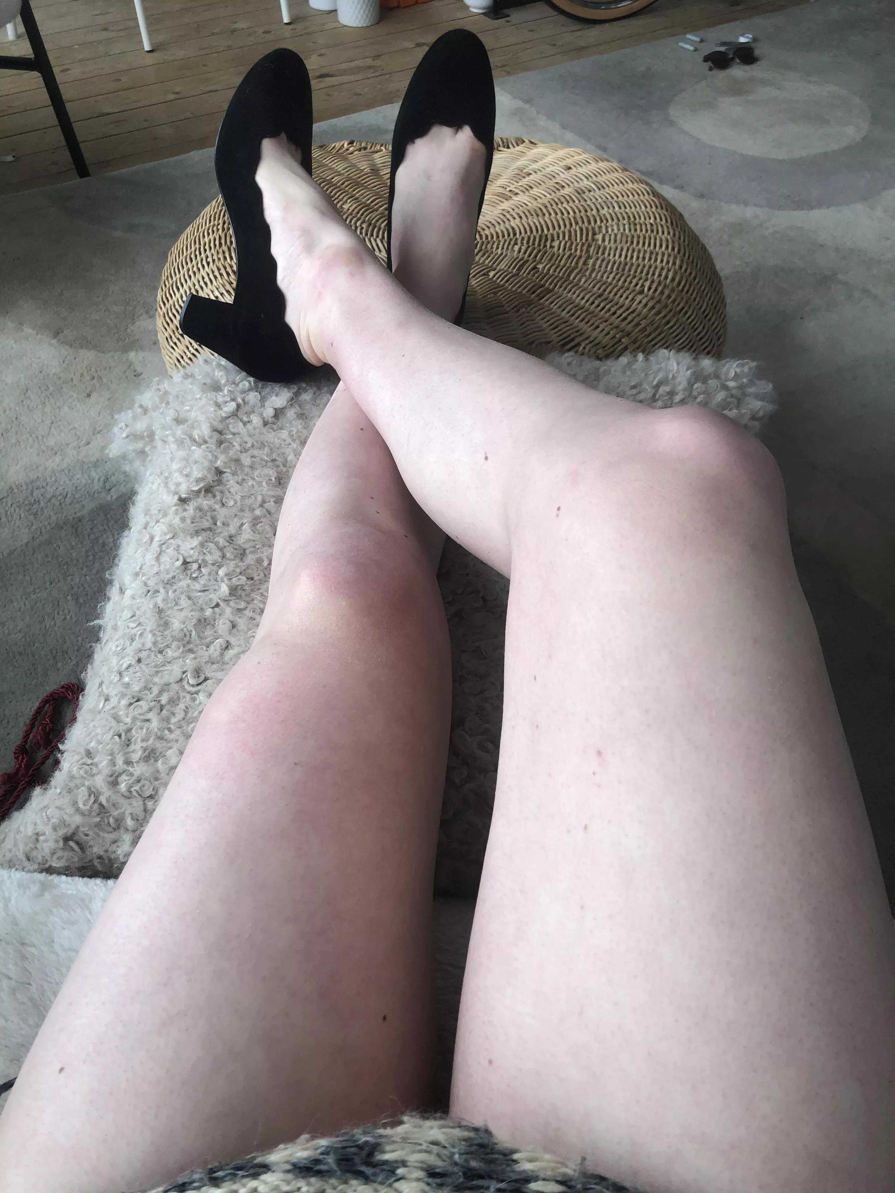 Black crimped top heels