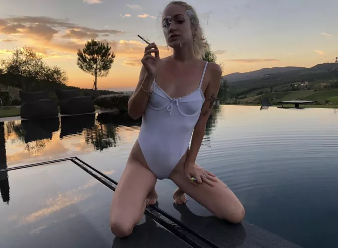 Come smoke with me daddy🥵🥵