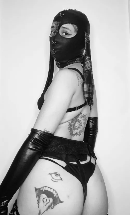 Hooded girls can also be dominant