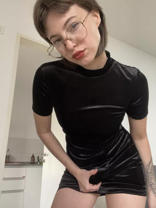 if you guess what's under my dress, you'll win a prize. .🏆 